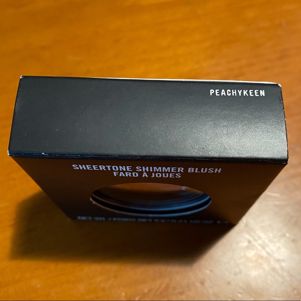 MAC Sheertone Shimmer Blush Peachykeen - Picture 3 of 16